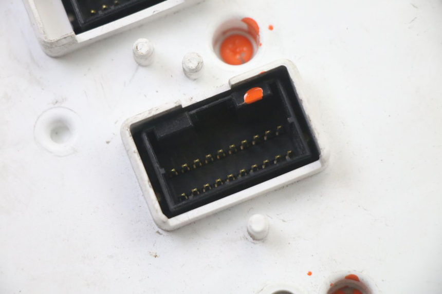 photo de CUENTA KILÓMETROS PIAGGIO MP3 LT 400 (2007 - 2012) - Otra vista del artículo