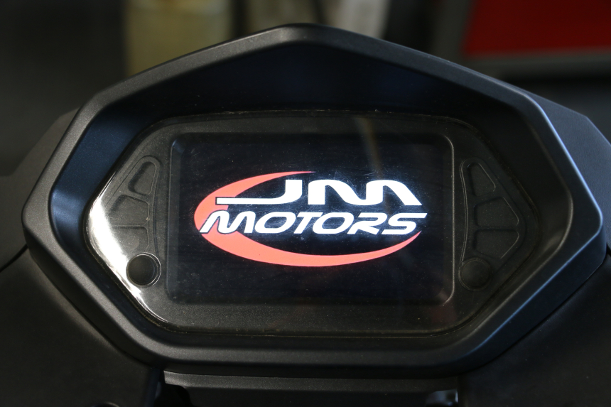 photo de VELOCIMETRO JM MOTORS R-MAX TECH 50 (2024 - 2026) - Primer plano técnico