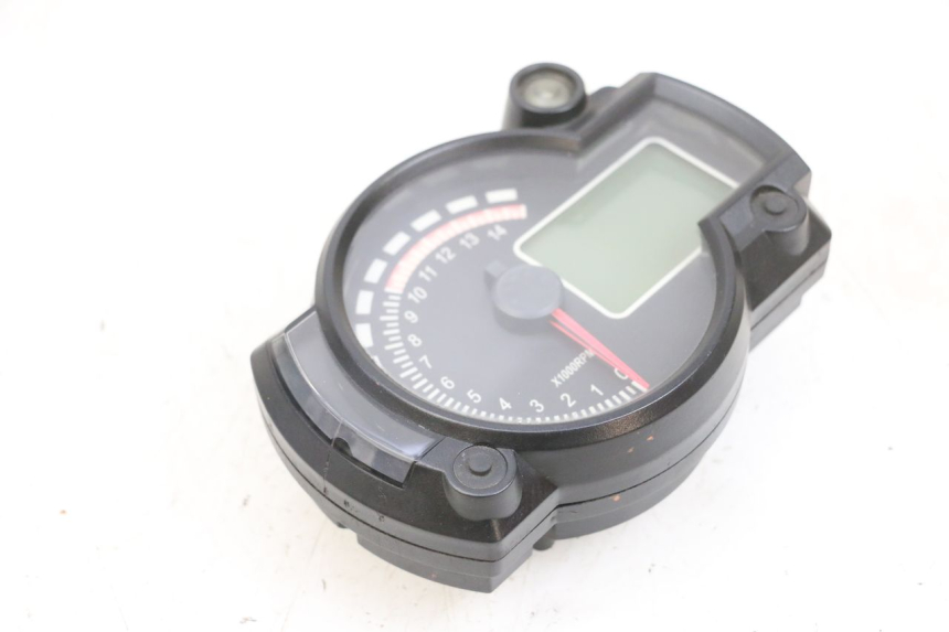 photo de VELOCIMETRO MAG POWER R-STREET 50 (2016 - 2025) - Detalles de los puntos de fijación