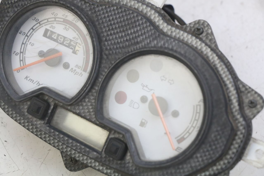 photo de CUENTA KILÓMETROS RIDE RACE 2T 50 (2012 - 2017) - Detalles de los puntos de fijación