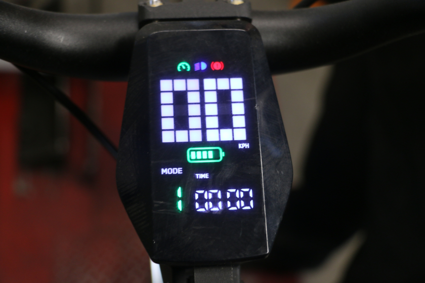 photo de VELOCIMETRO PUNK ELECTRIC RIDER 1 - Zoom estado de uso