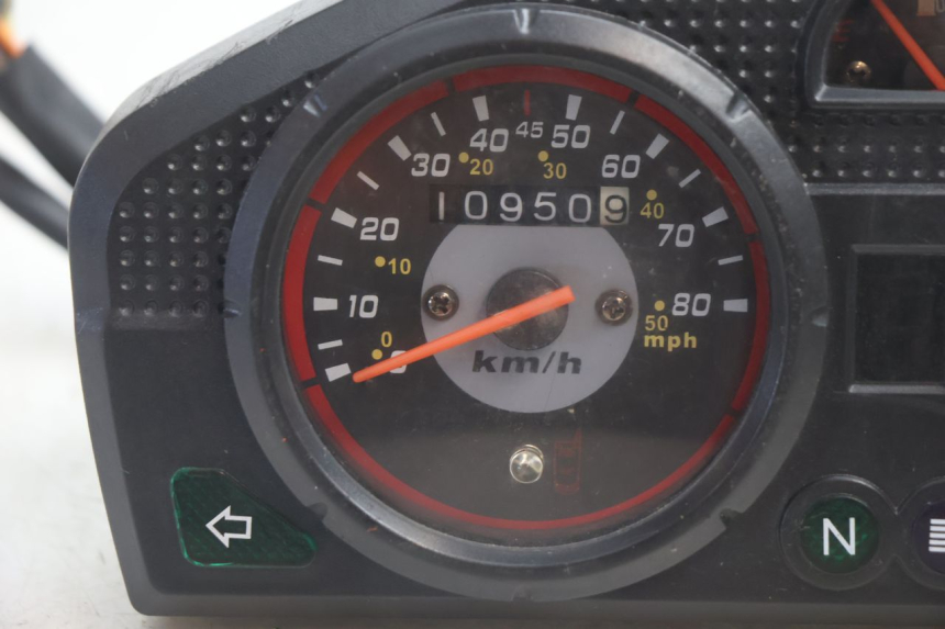 photo de VELOCIMETRO YAMASAKI ROADSTER 50 (2013 - 2018) - Detalle de la pieza