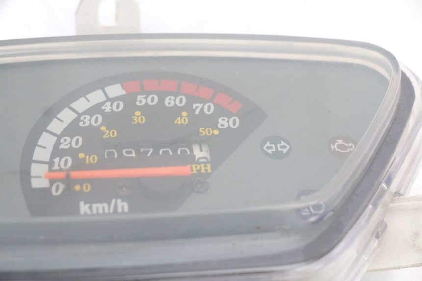 photo de CUENTA KILÓMETROS TNT MOTOR ROMA 10' 4T 50 (2019 - 2022) - Primer plano técnico