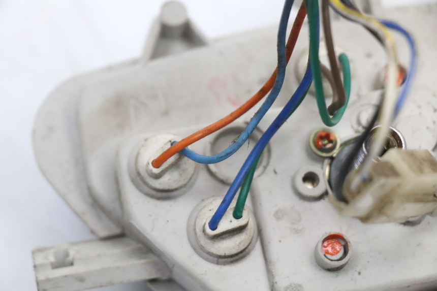 photo de CUENTA KILÓMETROS TNT MOTOR ROMA 10' 4T 50 (2007 - 2018) - Detalles de los puntos de fijación