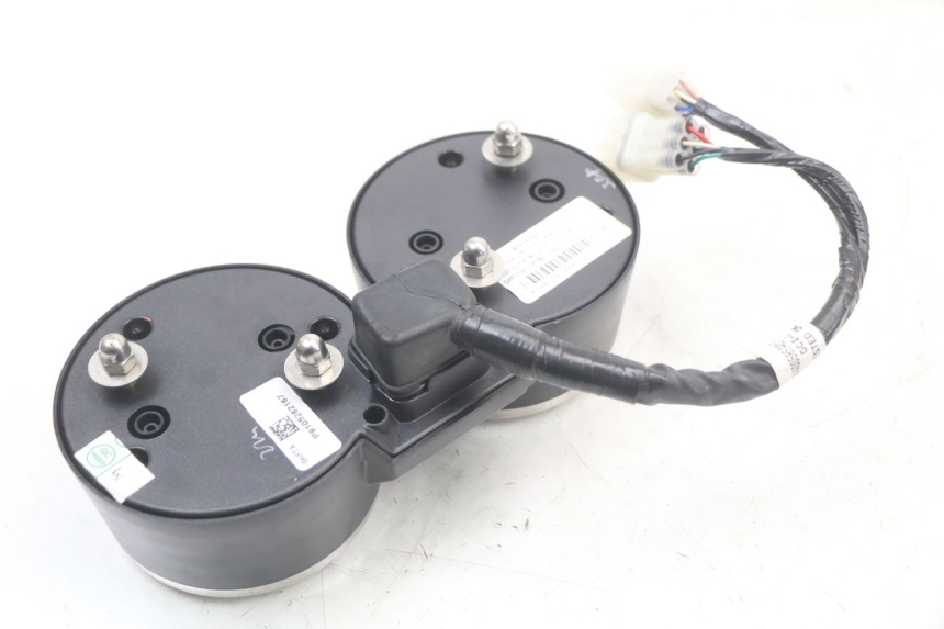 photo de VELOCIMETRO ROYAL ENFIELD CONTINENTAL GT 650 (2019 - 2024) - Detalles de los puntos de fijación