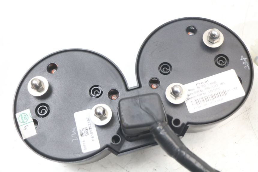 photo de VELOCIMETRO ROYAL ENFIELD CONTINENTAL GT 650 (2019 - 2024) - Estado de la superficie y material