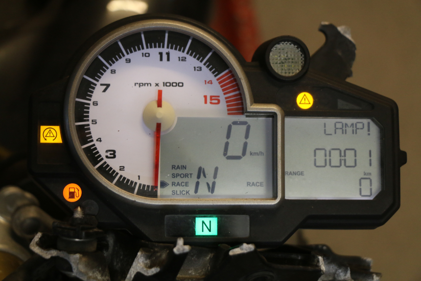 photo de VELOCIMETRO BMW S RR ABS S1000RR 1000 (2009 - 2011) - Zoom sobre los componentes