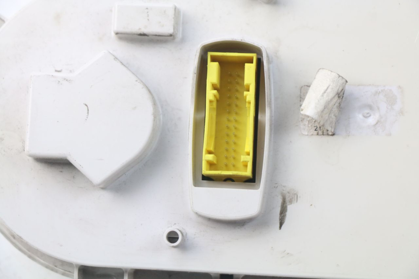 photo de VELOCIMETRO PEUGEOT SATELIS 300 (2012 - 2015) - Estado de la superficie y material