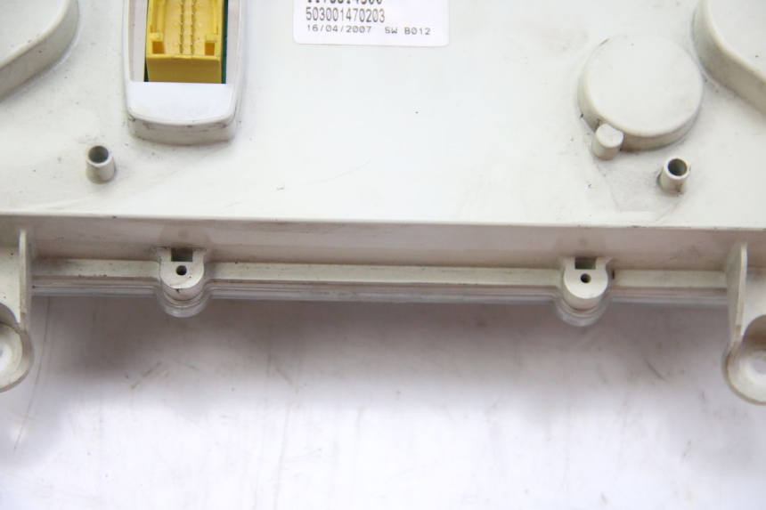 photo de CUENTA KILÓMETROS PEUGEOT SATELIS 125 (2006 - 2009) - Estado de la superficie y material