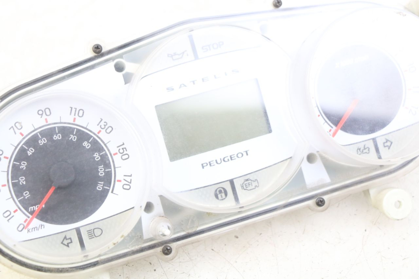 photo de CUENTA KILÓMETROS PEUGEOT SATELIS 125 (2006 - 2009) - Zoom sobre los componentes