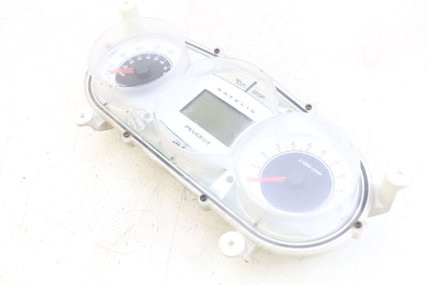 photo de CUENTA KILÓMETROS PEUGEOT SATELIS 125 (2006 - 2009) - Primer plano técnico