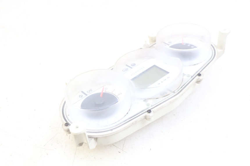 photo de CUENTA KILÓMETROS PEUGEOT SATELIS 125 (2010 - 2012) - Detalle de la pieza