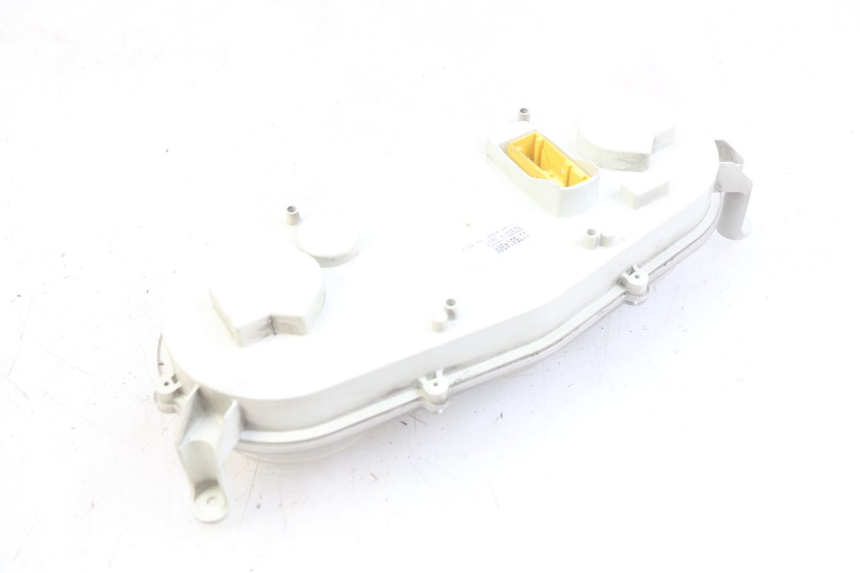 photo de CUENTA KILÓMETROS PEUGEOT SATELIS 125 (2010 - 2012) - Primer plano técnico