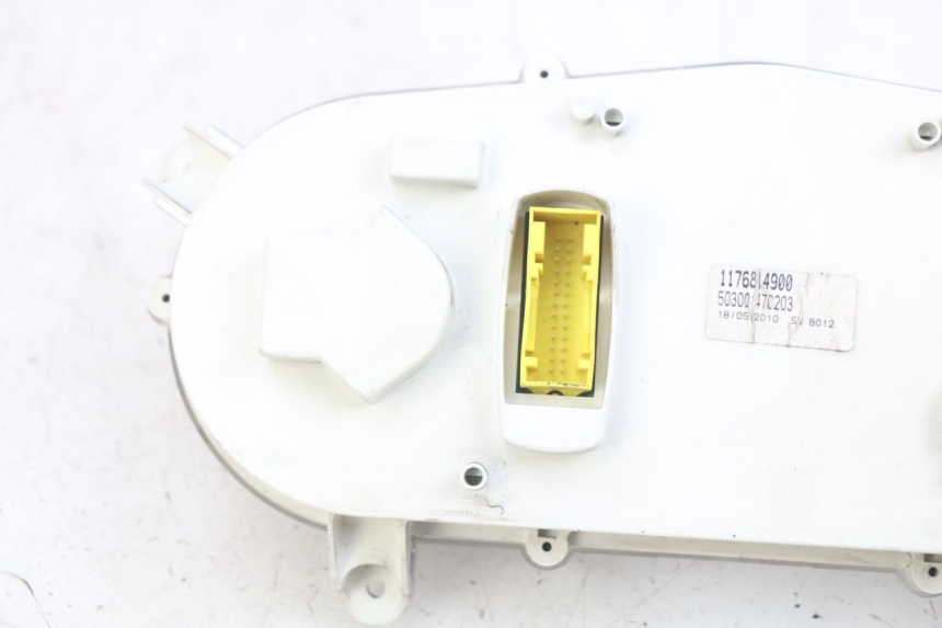 photo de CUENTA KILÓMETROS PEUGEOT SATELIS 125 (2010 - 2012) - Detalles de los puntos de fijación