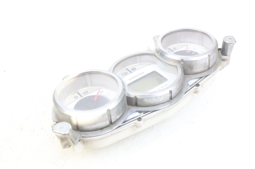 photo de CUENTA KILÓMETROS PEUGEOT SATELIS 125 (2010 - 2012) - Estado de la superficie y material