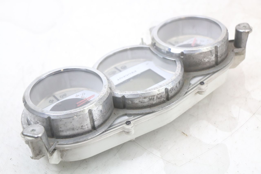 photo de CUENTA KILÓMETROS PEUGEOT SATELIS 125 (2006 - 2009) - Detalles de los puntos de fijación