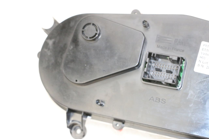 photo de VELOCIMETRO PEUGEOT SATELIS 125 (2013 - 2018) - Detalles de los puntos de fijación