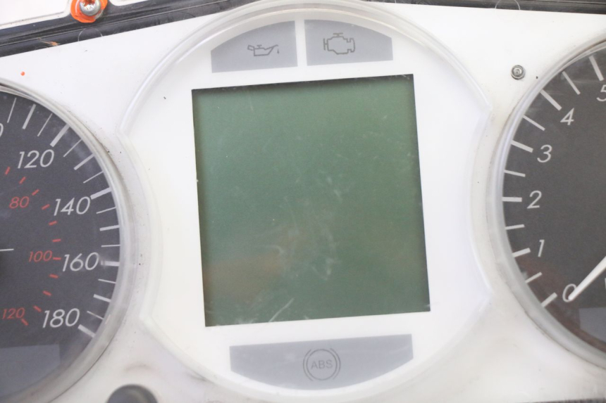 photo de CUENTA KILÓMETROS PEUGEOT SATELIS 125 (2010 - 2012) - Primer plano técnico