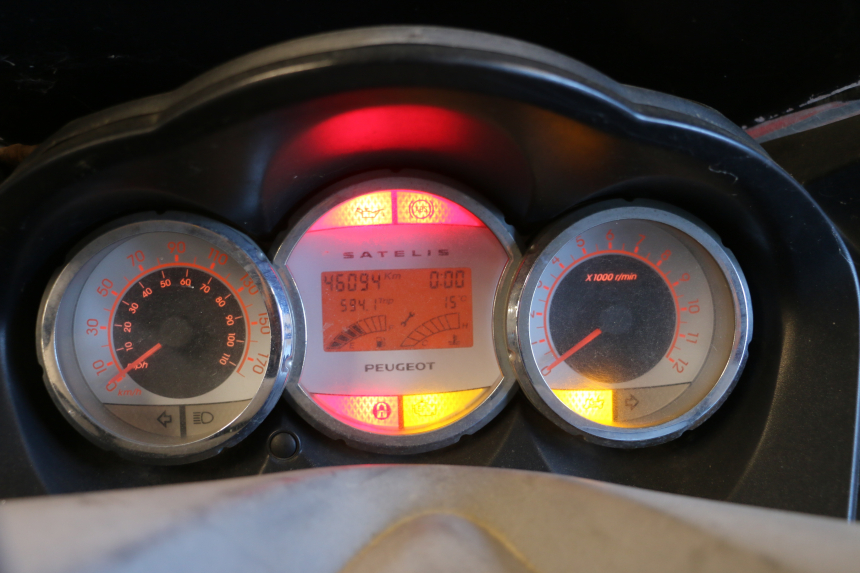 photo de CUENTA KILÓMETROS PEUGEOT SATELIS 125 (2006 - 2009) - Zoom estado de uso