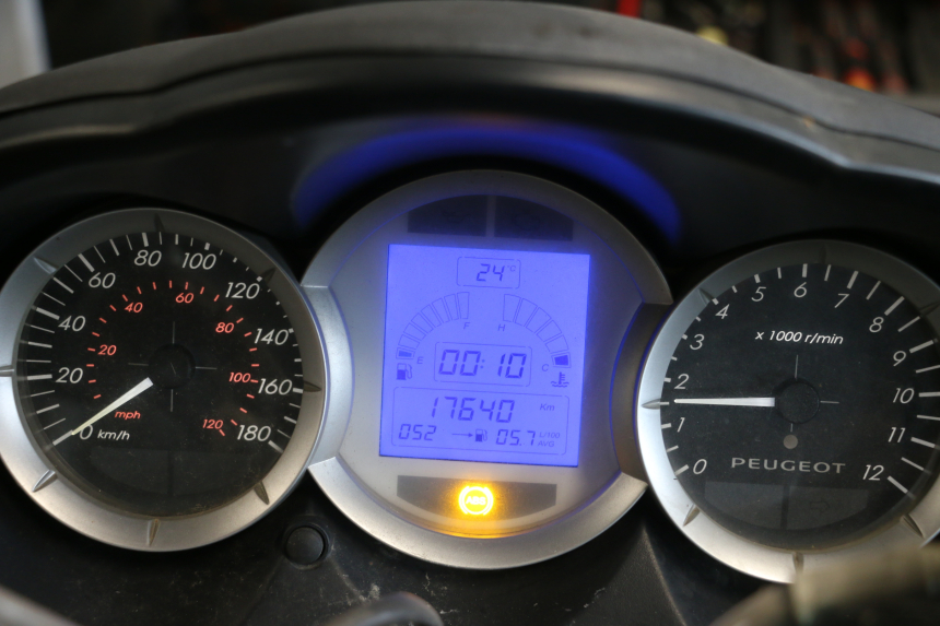 photo de VELOCIMETRO PEUGEOT SATELIS 125 (2013 - 2018) - Zoom estado de uso