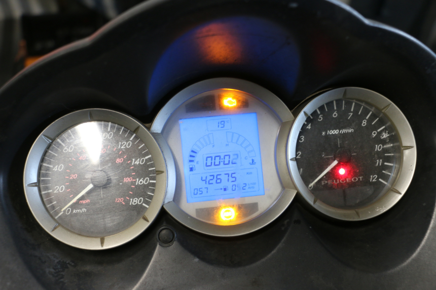 photo de VELOCIMETRO PEUGEOT SATELIS 125 (2013 - 2018) - Zoom estado de uso