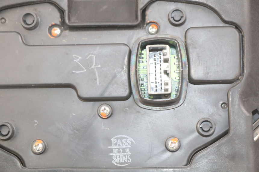 photo de CUENTA KILÓMETROS APRILIA SCARABEO LIGHT 125 (2007 - 2011) - Detalles de los puntos de fijación