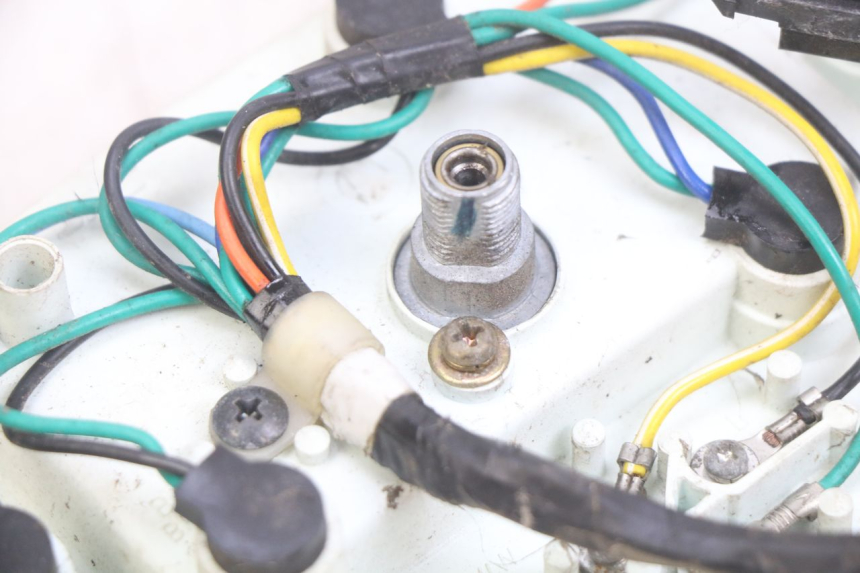 photo de CUENTA KILÓMETROS HONDA SCV LEAD 100 (2003 - 2007) - Detalles de los puntos de fijación