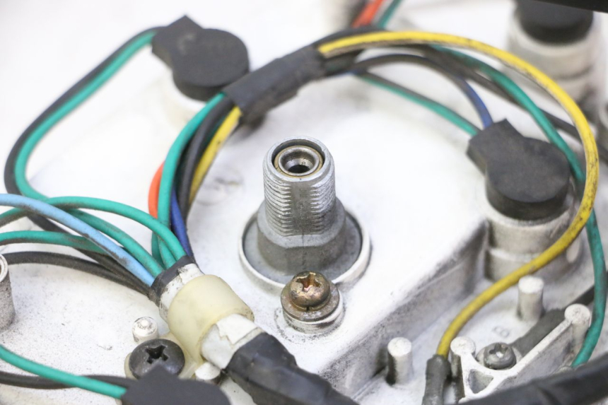 photo de CUENTA KILÓMETROS HONDA SCV LEAD 100 (2003 - 2007) - Detalles de los puntos de fijación