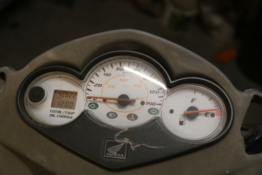 photo de VELOCIMETRO HONDA SES DYLAN 125 (2002 - 2006) - Características distintivas