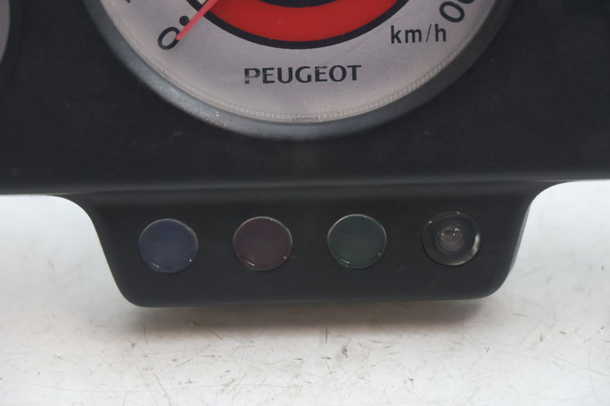 photo de VELOCIMETRO PEUGEOT SPEEDFIGHT 2 AC 50 (2000 - 2009) - Primer plano técnico