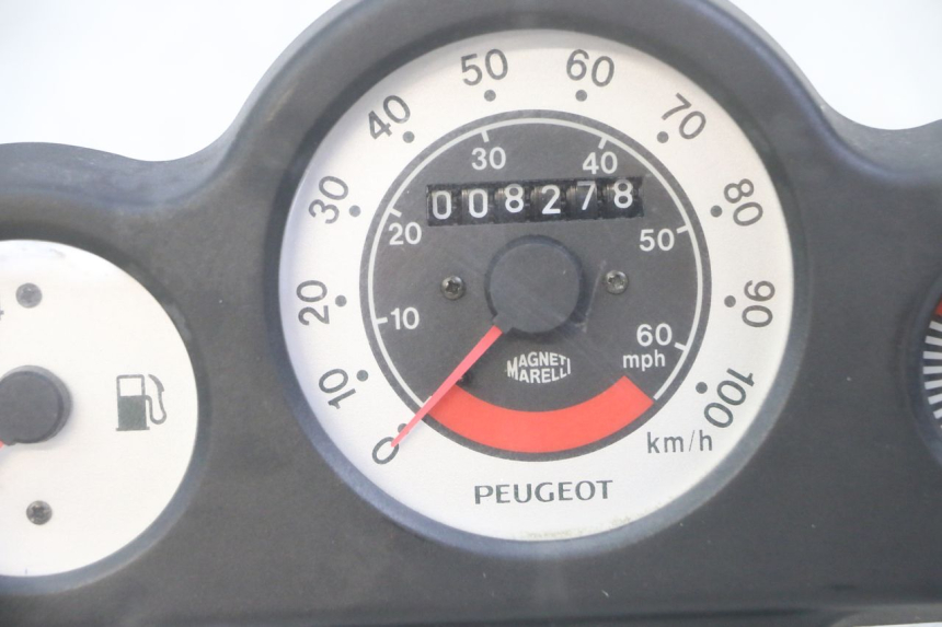 photo de VELOCIMETRO PEUGEOT SPEEDFIGHT 2 LC 50 (2000 - 2009) - Zoom sobre los componentes