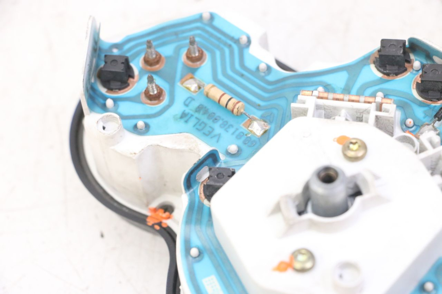 photo de VELOCIMETRO PEUGEOT SPEEDFIGHT 2 LC 50 (2000 - 2009) - Zoom estado de uso