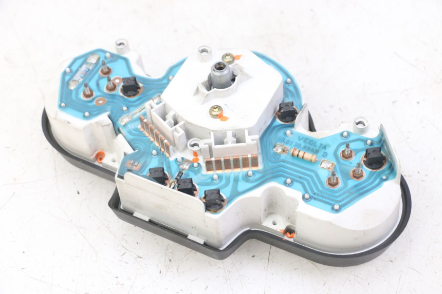 photo de VELOCIMETRO PEUGEOT SPEEDFIGHT 2 LC 50 (2000 - 2009) - Estado de la superficie y material