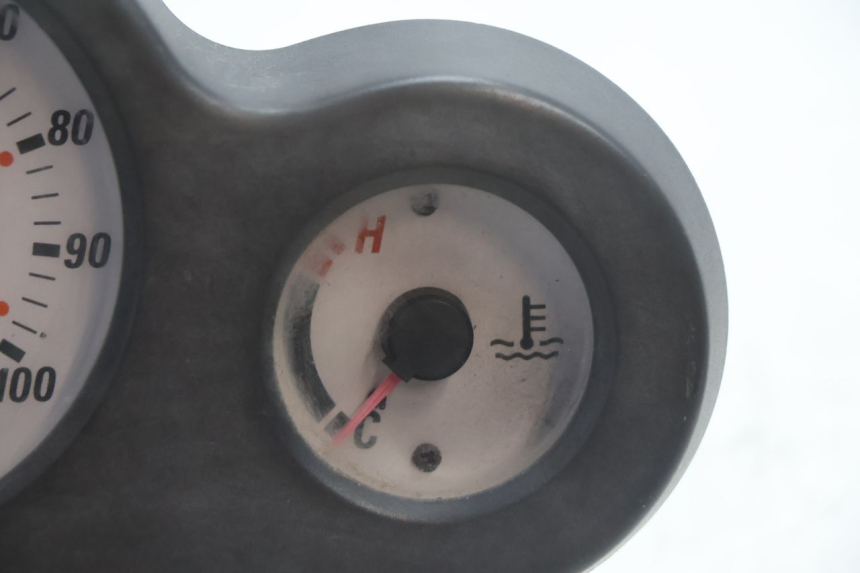 photo de CUENTA KILÓMETROS PEUGEOT SPEEDFIGHT LC 50 (1996 - 2002) - Primer plano técnico