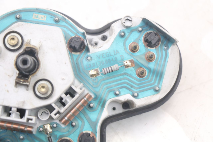 photo de CUENTA KILÓMETROS PEUGEOT SPEEDFIGHT 100 (1997 - 2007) - Zoom sobre los componentes