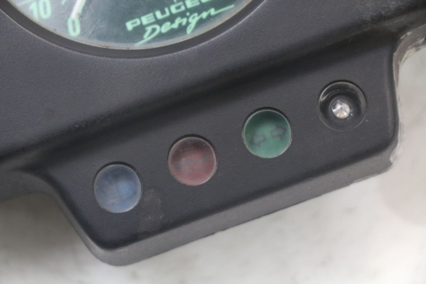 photo de CUENTA KILÓMETROS PEUGEOT SPEEDFIGHT 100 (1997 - 2007) - Primer plano técnico