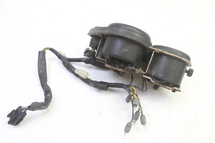 photo de VELOCIMETRO TRIUMPH SPRINT 900 (1995 - 1998) - Detalles de los puntos de fijación