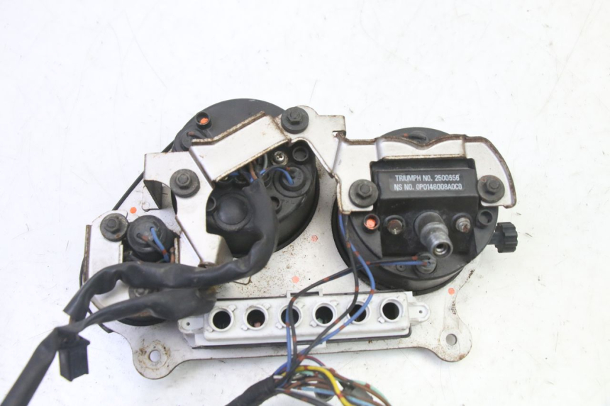 photo de VELOCIMETRO TRIUMPH SPRINT 900 (1995 - 1998) - Estado de la superficie y material