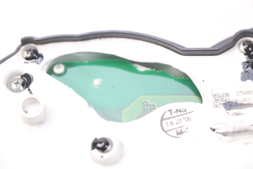 photo de VELOCIMETRO TRIUMPH SPRINT ST ABS 1050 (2005 - 2007) - Estado de la superficie y material