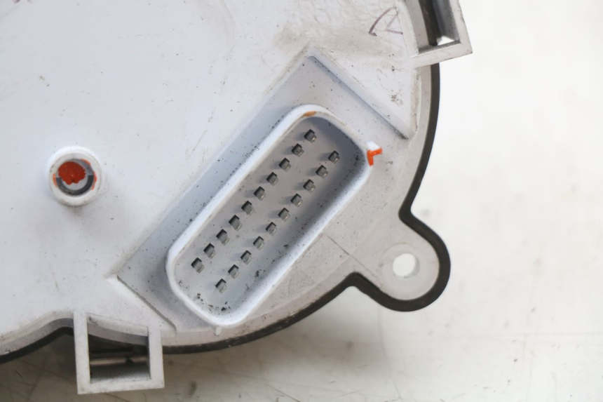 photo de VELOCIMETRO APRILIA SR 2T 50 (2018 - 2022) - Detalles de los puntos de fijación