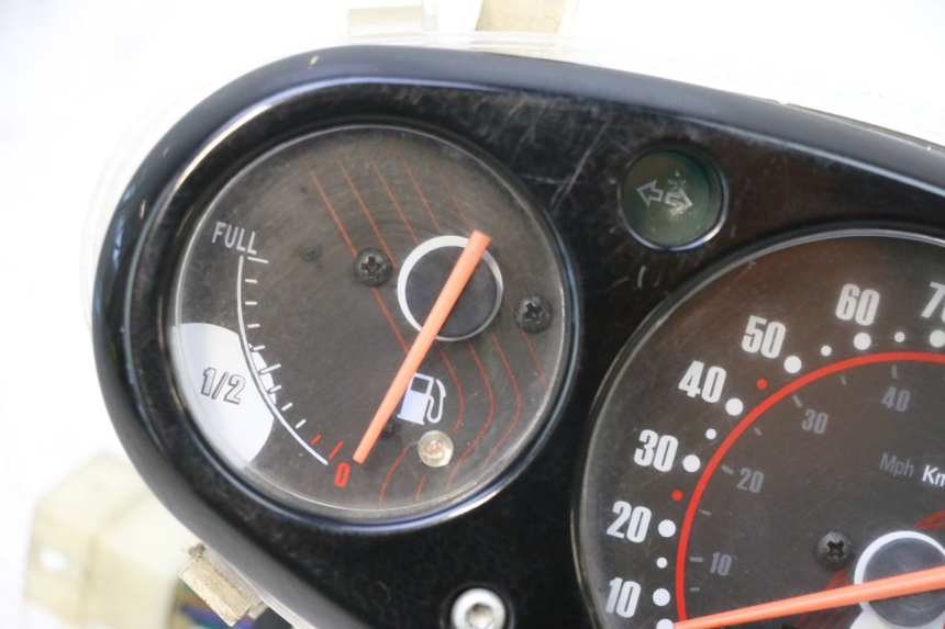 photo de VELOCIMETRO APRILIA SR MOTARD 50 (2012 - 2018) - Detalles de los puntos de fijación