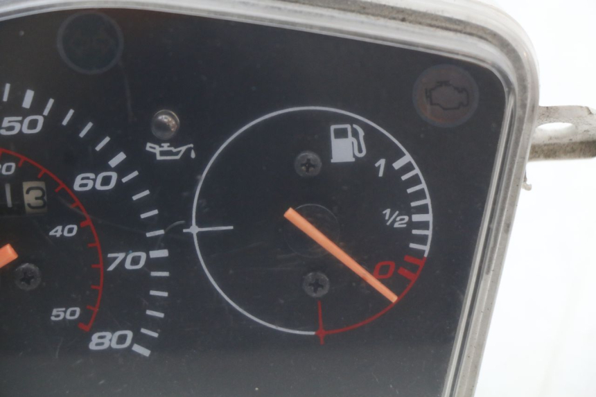 photo de VELOCIMETRO PEUGEOT STREETZONE I 2T 50 (2018 - 2020) - Zoom estado de uso