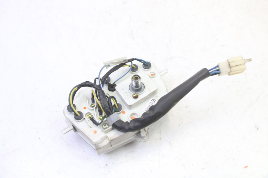 photo de VELOCIMETRO PEUGEOT STREETZONE I 2T 50 (2018 - 2020) - Detalles de los puntos de fijación