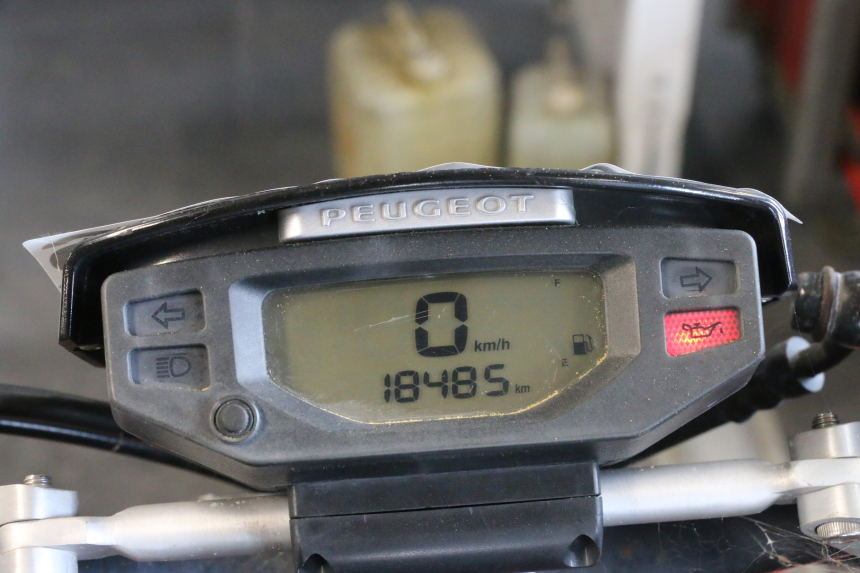 photo de VELOCIMETRO PEUGEOT STREETZONE NAKED 2T 50 (2014 - 2018) - Zoom estado de uso