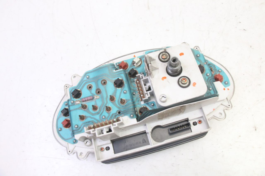 photo de VELOCIMETRO PIAGGIO SUPER LX 125 (2000 - 2003) - Detalles de los puntos de fijación