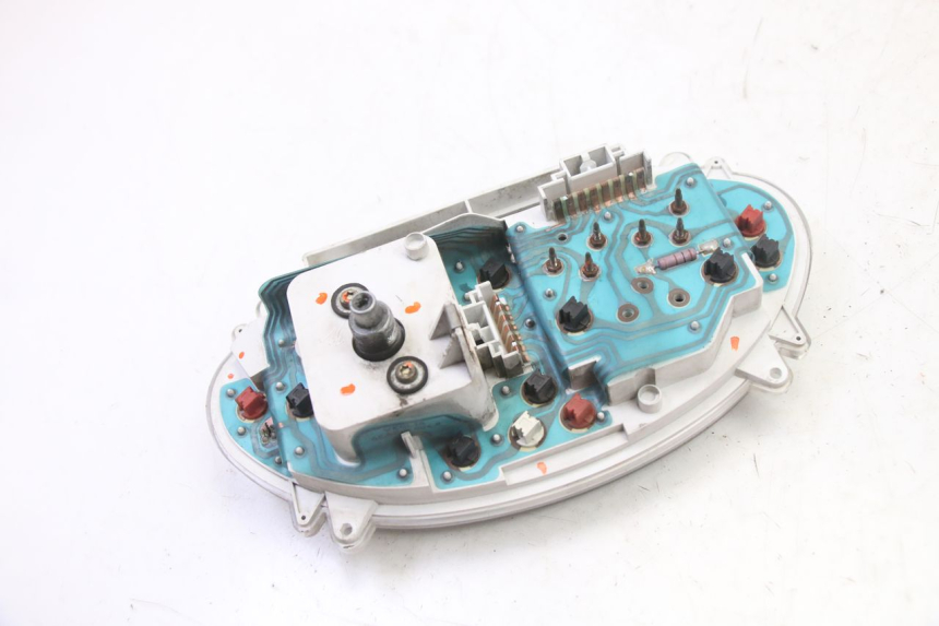 photo de VELOCIMETRO PIAGGIO SUPER LX 125 (2000 - 2003) - Estado de la superficie y material