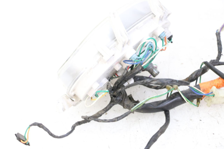 photo de CUENTA KILÓMETROS SYM FIDDLE 3 III 125 (2014 - 2020) - Detalles de los puntos de fijación