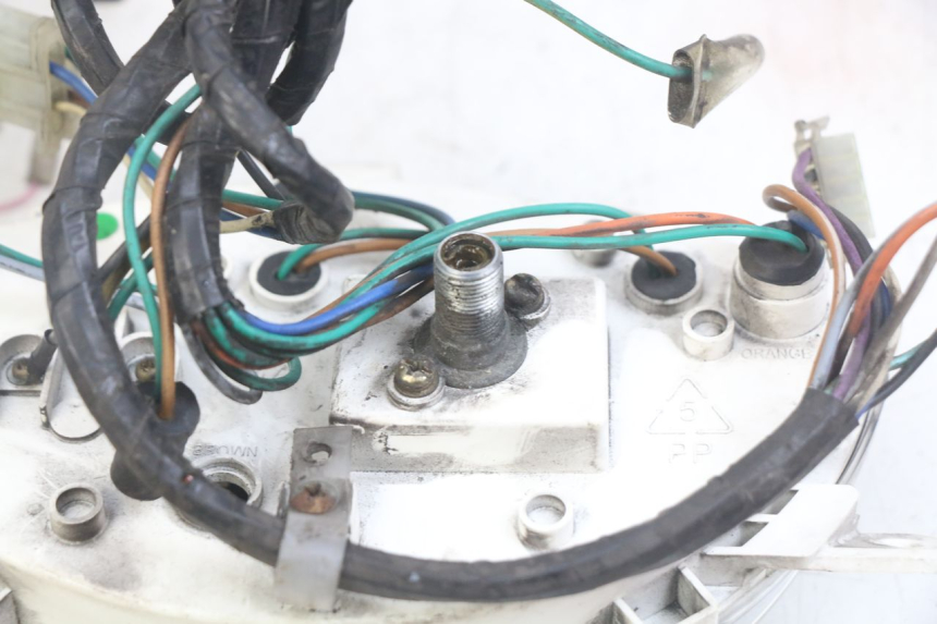 photo de CUENTA KILÓMETROS SYM SYMPHONY 125 (2009 - 2015) - Detalles de los puntos de fijación