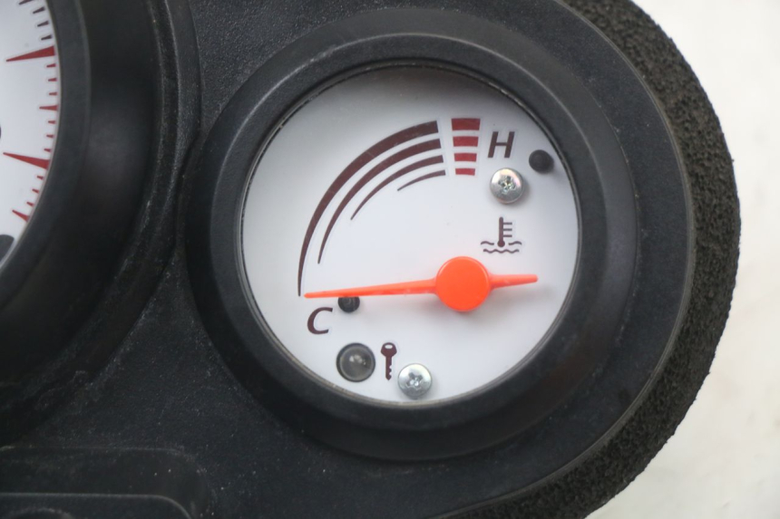 photo de CUENTA KILÓMETROS YAMAHA TDM ABS 900 (2002 - 2014) - Primer plano técnico