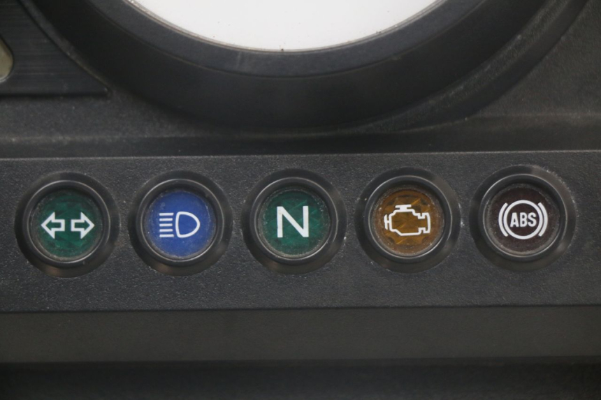 photo de CUENTA KILÓMETROS YAMAHA TDM ABS 900 (2002 - 2014) - Primer plano técnico